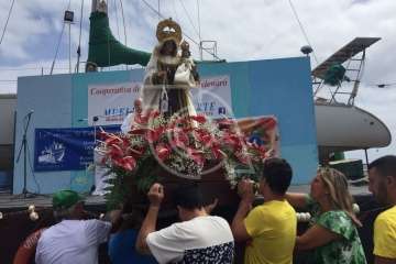 Procesión terrestre-marítimo de la Virgen del Carmen por la bahía de Melenara (Foto TA)